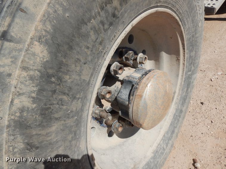 image for item DC2036 2008 Freightliner Columbia 120  semi truck