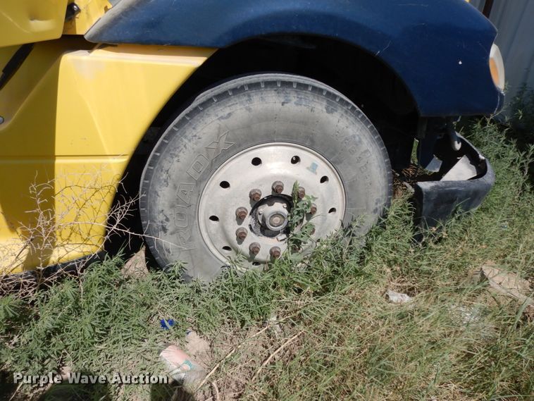 image for item DC2036 2008 Freightliner Columbia 120  semi truck