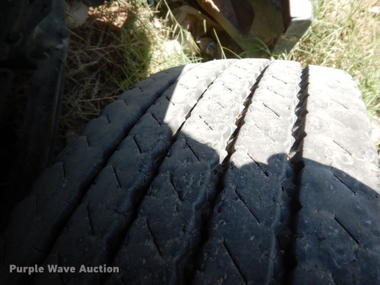 image for item DC2036 2008 Freightliner Columbia 120  semi truck