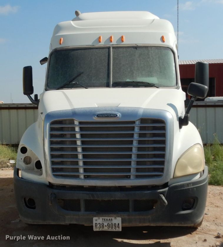 image for item DC2037 2009 Freightliner Cascadia 125  semi truck