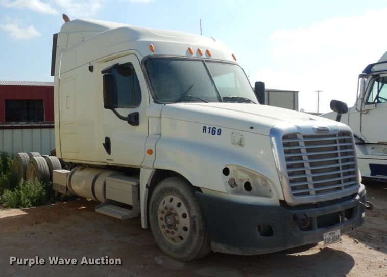 image for item DC2037 2009 Freightliner Cascadia 125  semi truck
