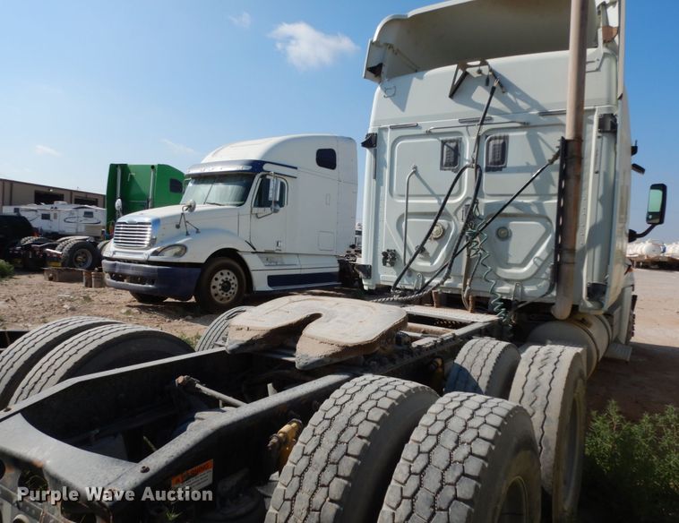 image for item DC2037 2009 Freightliner Cascadia 125  semi truck