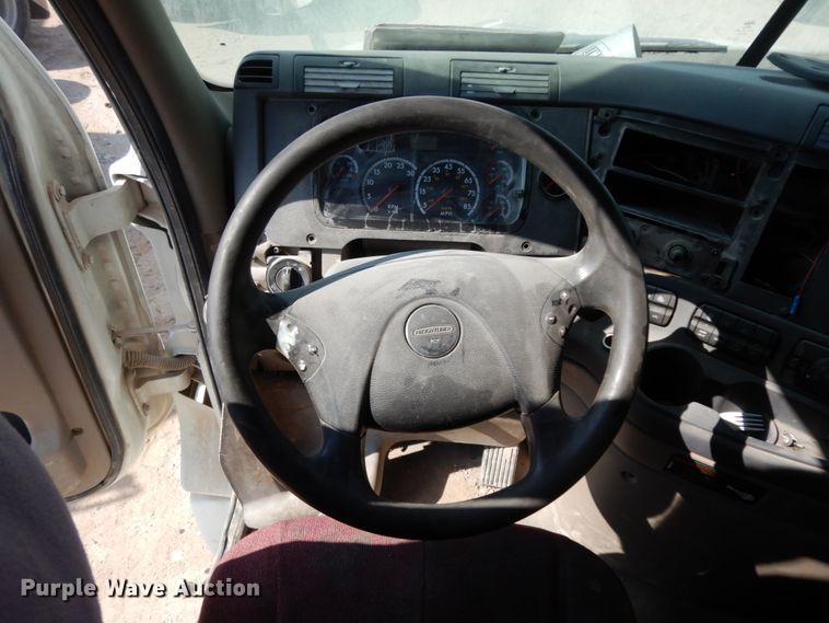 image for item DC2037 2009 Freightliner Cascadia 125  semi truck