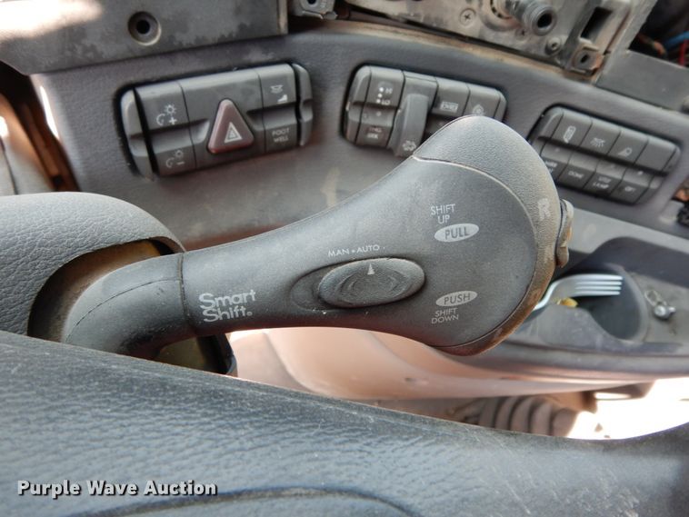 image for item DC2037 2009 Freightliner Cascadia 125  semi truck