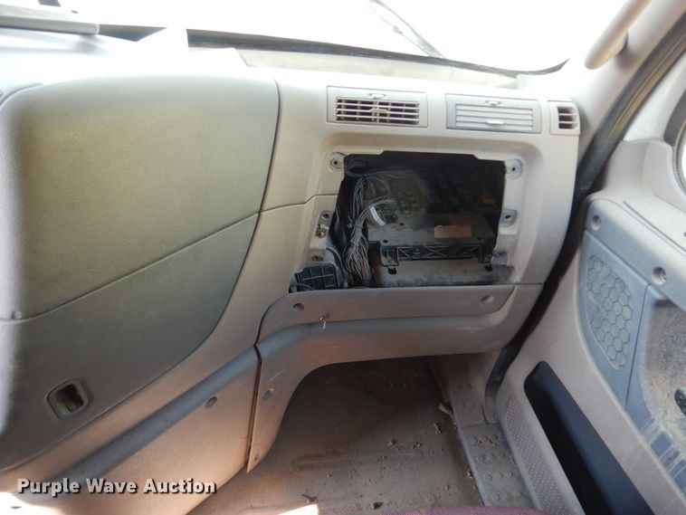 image for item DC2037 2009 Freightliner Cascadia 125  semi truck