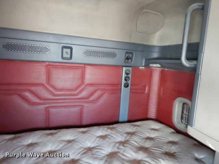 image for item DC2037 2009 Freightliner Cascadia 125  semi truck