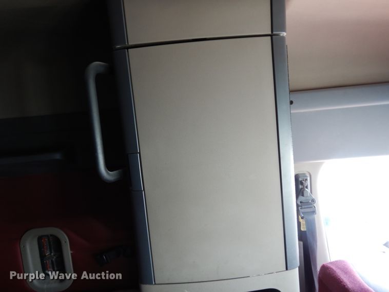 image for item DC2037 2009 Freightliner Cascadia 125  semi truck