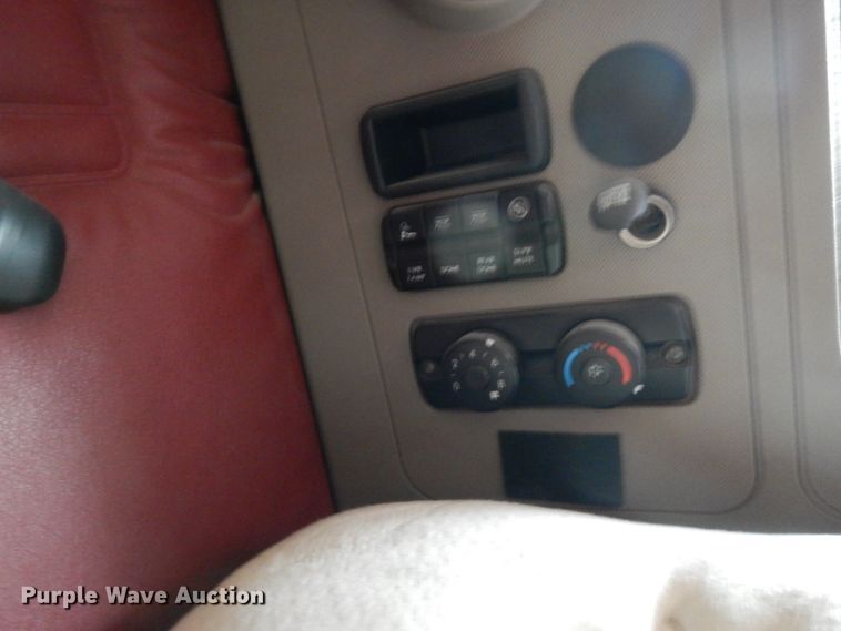 image for item DC2037 2009 Freightliner Cascadia 125  semi truck