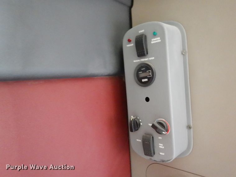 image for item DC2037 2009 Freightliner Cascadia 125  semi truck