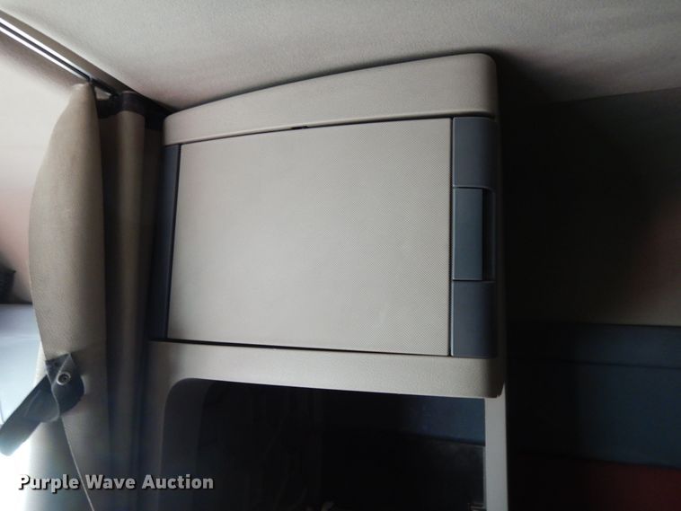 image for item DC2037 2009 Freightliner Cascadia 125  semi truck