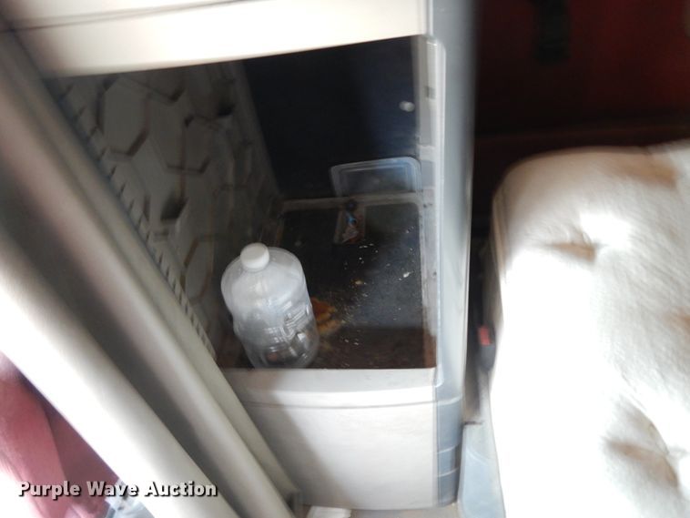 image for item DC2037 2009 Freightliner Cascadia 125  semi truck