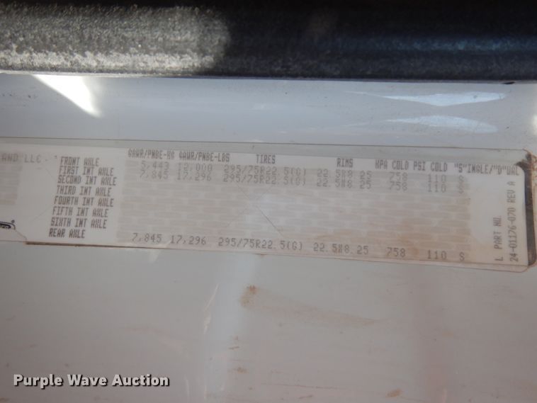 image for item DC2037 2009 Freightliner Cascadia 125  semi truck