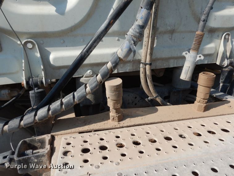 image for item DC2037 2009 Freightliner Cascadia 125  semi truck