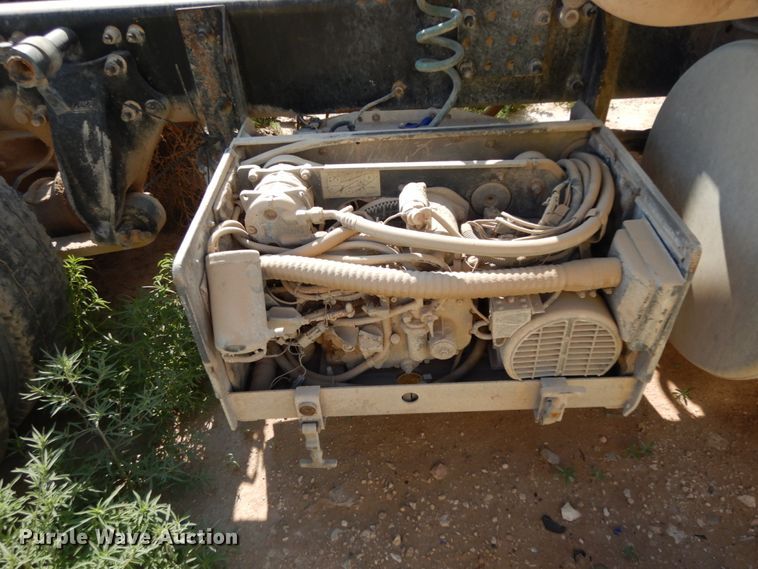 image for item DC2037 2009 Freightliner Cascadia 125  semi truck