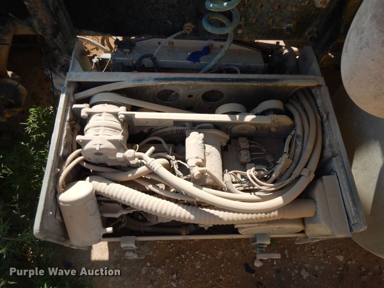 image for item DC2037 2009 Freightliner Cascadia 125  semi truck