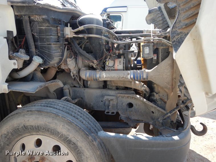 image for item DC2037 2009 Freightliner Cascadia 125  semi truck