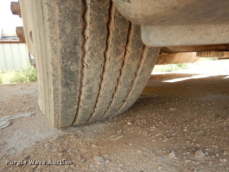 image for item DC2037 2009 Freightliner Cascadia 125  semi truck