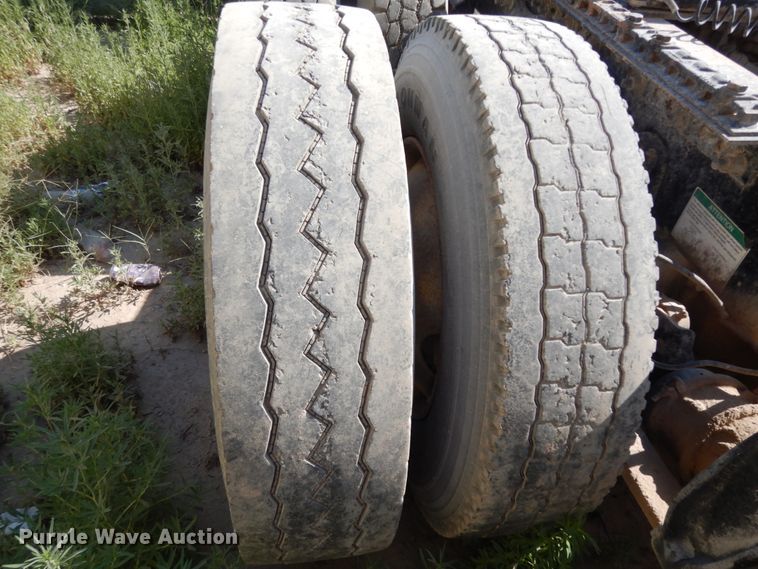 image for item DC2037 2009 Freightliner Cascadia 125  semi truck