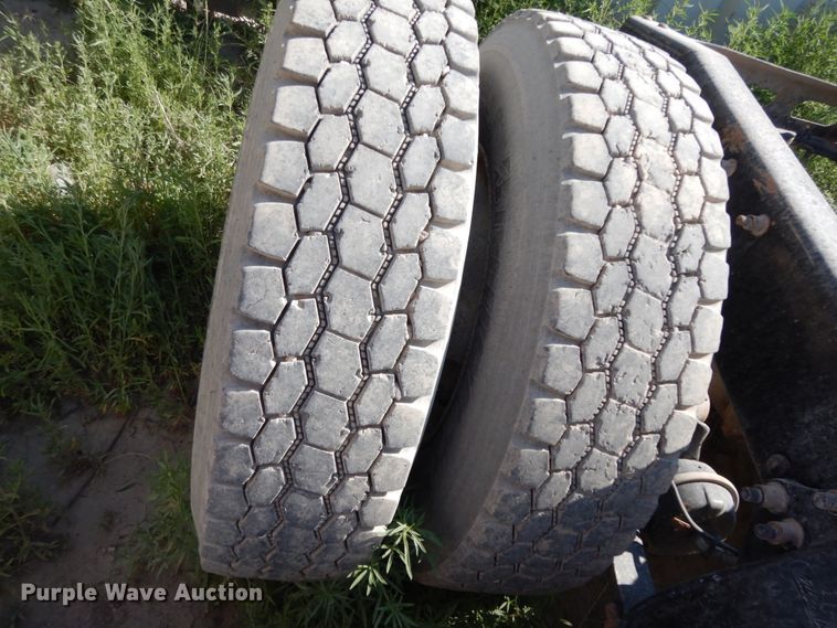 image for item DC2037 2009 Freightliner Cascadia 125  semi truck