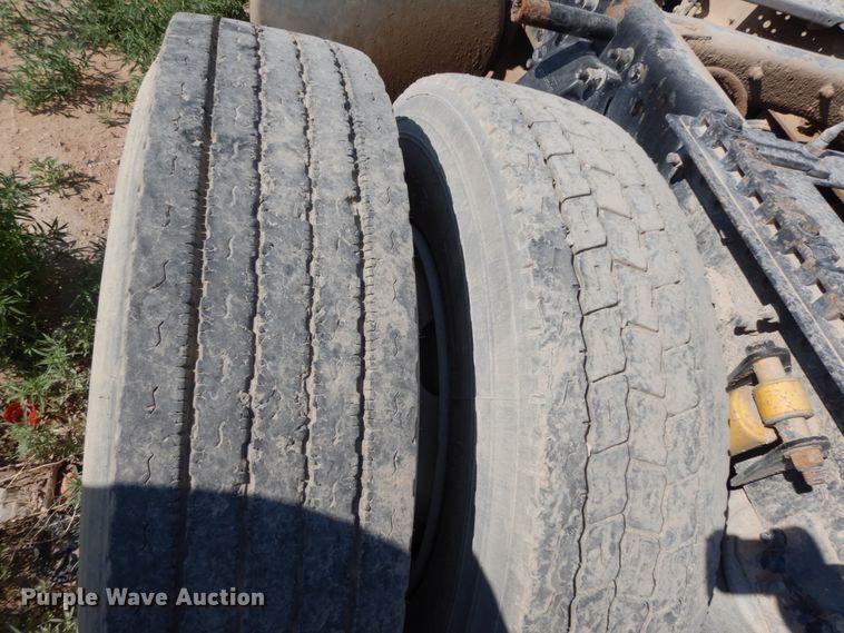 image for item DC2037 2009 Freightliner Cascadia 125  semi truck