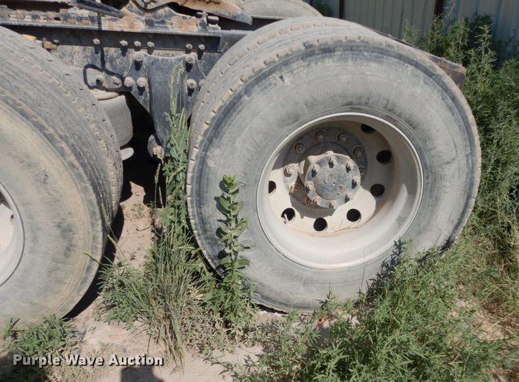 image for item DC2037 2009 Freightliner Cascadia 125  semi truck