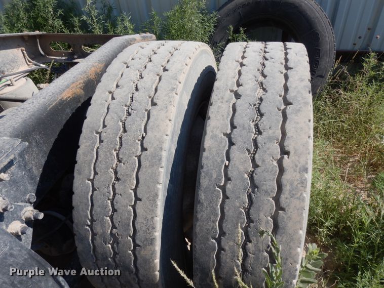 image for item DC2037 2009 Freightliner Cascadia 125  semi truck