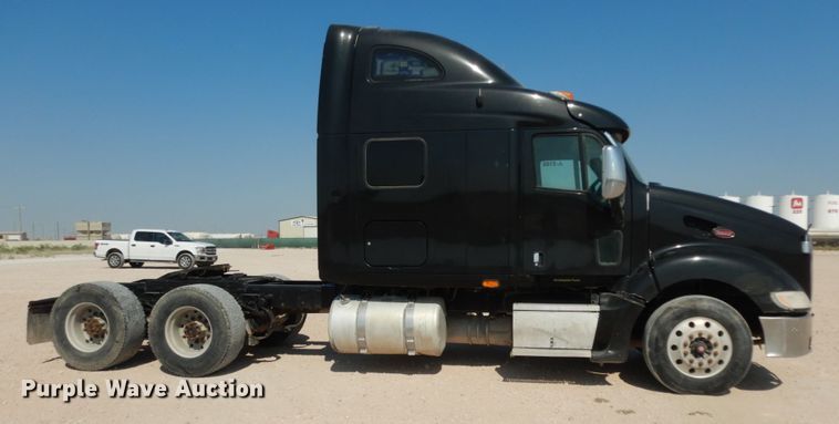 image for item DC2038 2009 Peterbilt 387  semi truck