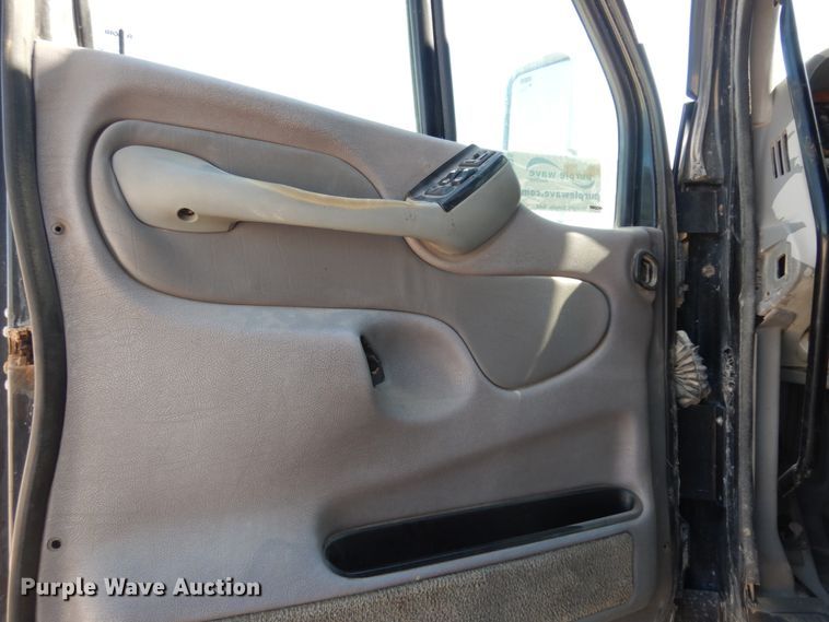 image for item DC2038 2009 Peterbilt 387  semi truck