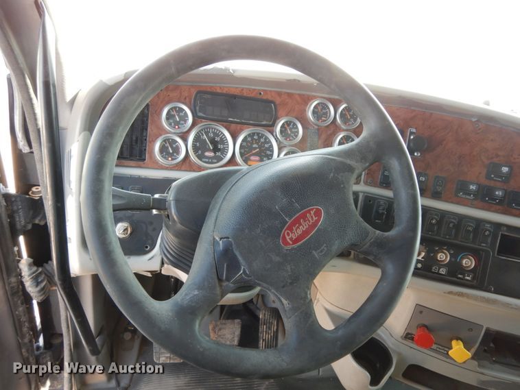 image for item DC2038 2009 Peterbilt 387  semi truck