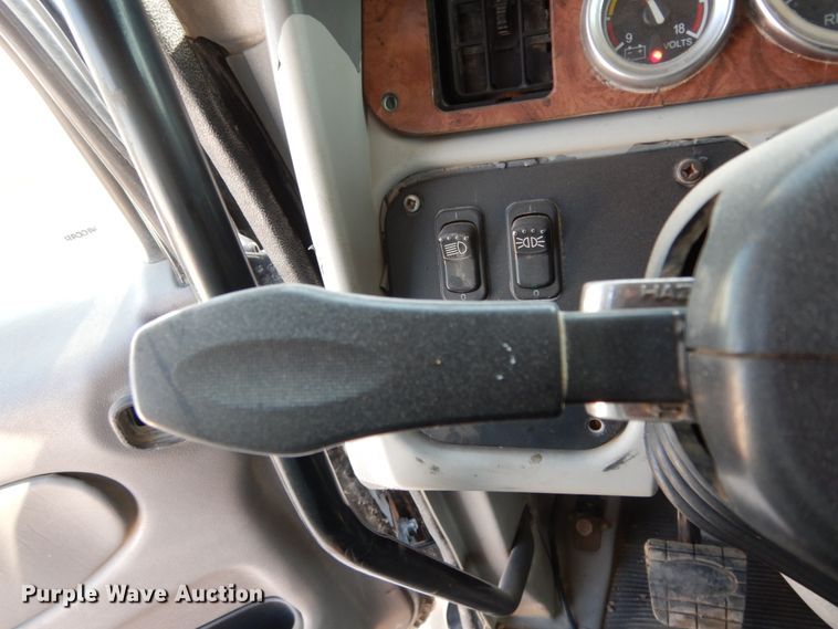 image for item DC2038 2009 Peterbilt 387  semi truck