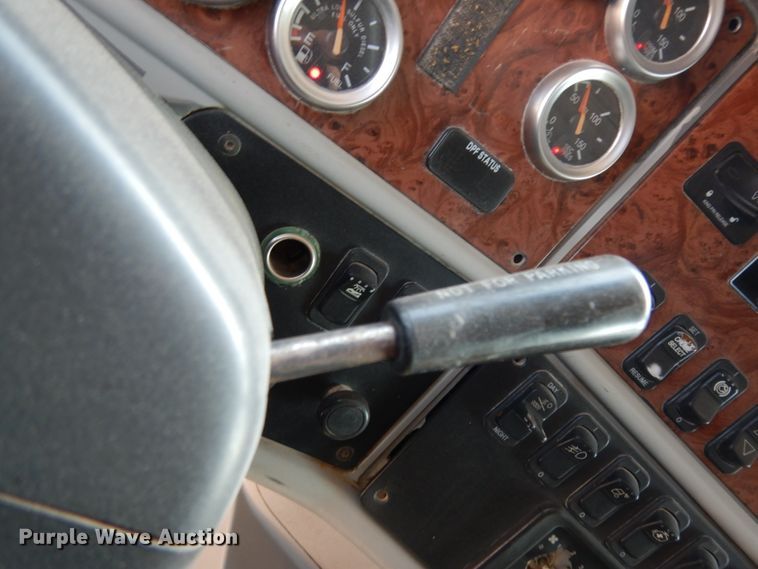 image for item DC2038 2009 Peterbilt 387  semi truck