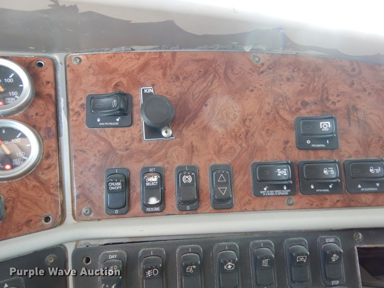 image for item DC2038 2009 Peterbilt 387  semi truck