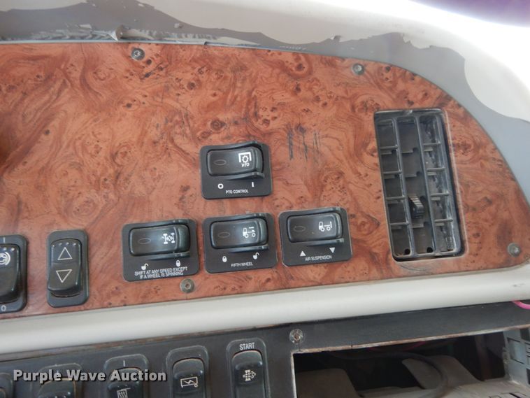 image for item DC2038 2009 Peterbilt 387  semi truck