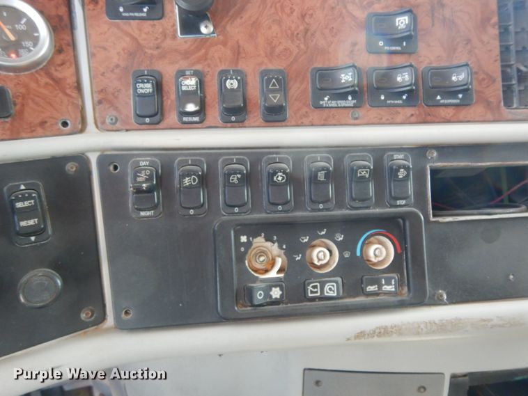 image for item DC2038 2009 Peterbilt 387  semi truck