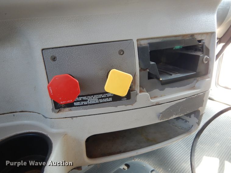 image for item DC2038 2009 Peterbilt 387  semi truck