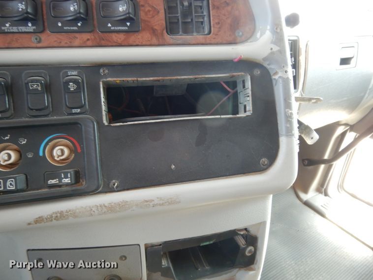 image for item DC2038 2009 Peterbilt 387  semi truck