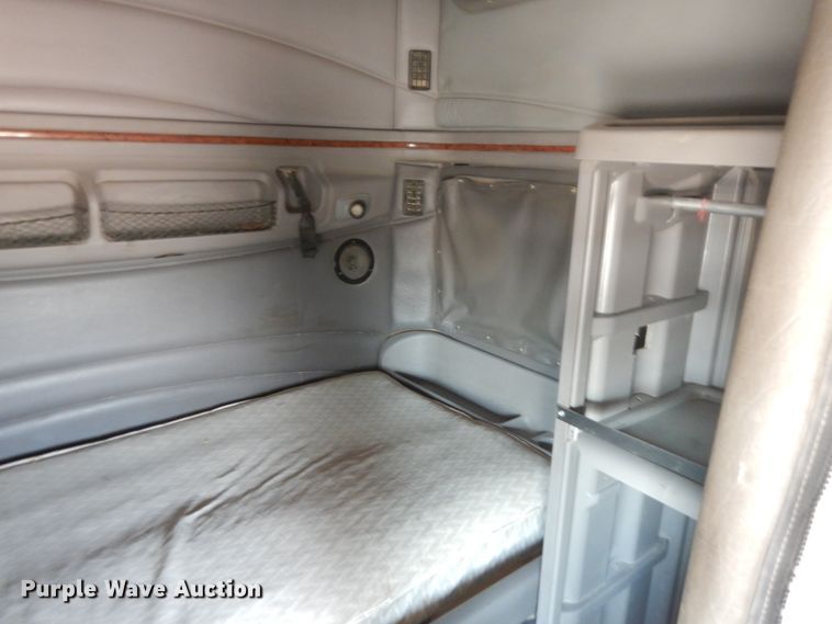 image for item DC2038 2009 Peterbilt 387  semi truck