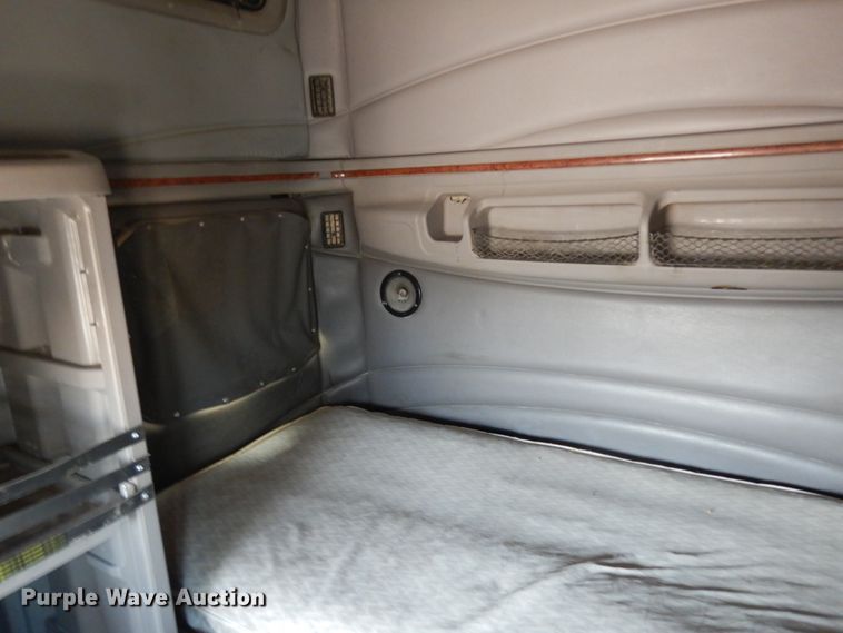 image for item DC2038 2009 Peterbilt 387  semi truck