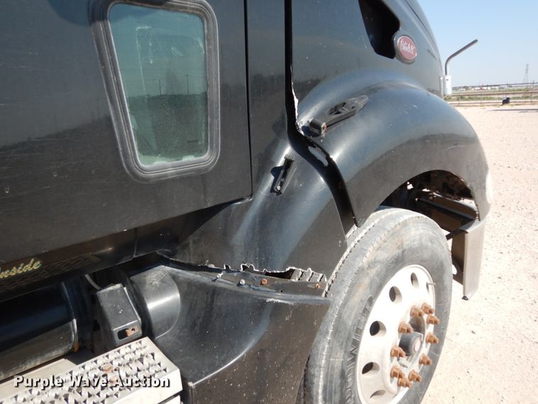 image for item DC2038 2009 Peterbilt 387  semi truck