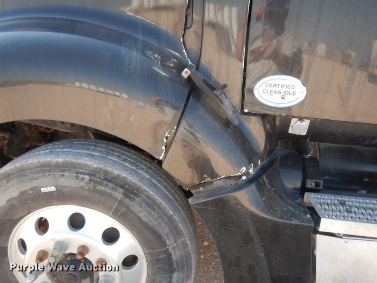 image for item DC2038 2009 Peterbilt 387  semi truck