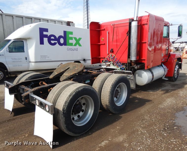 image for item DF6793 1997 Freightliner FLD120  semi truck