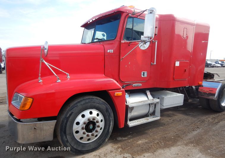 image for item DF6793 1997 Freightliner FLD120  semi truck