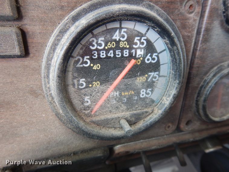 image for item DF6793 1997 Freightliner FLD120  semi truck