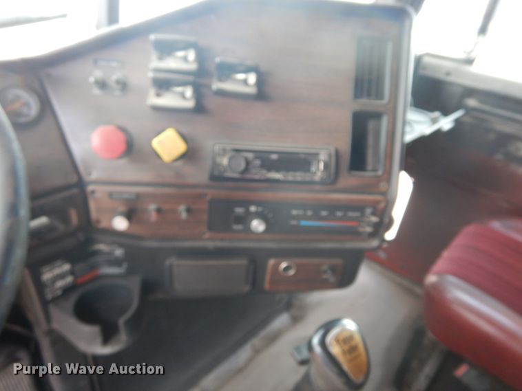 image for item DF6793 1997 Freightliner FLD120  semi truck