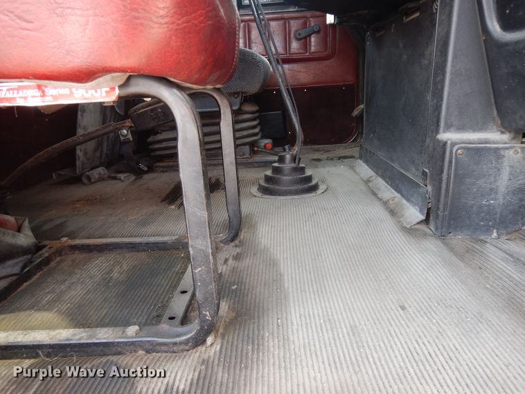 image for item DF6793 1997 Freightliner FLD120  semi truck