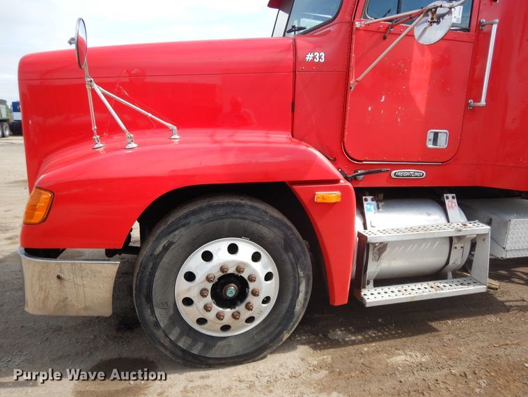 image for item DF6793 1997 Freightliner FLD120  semi truck