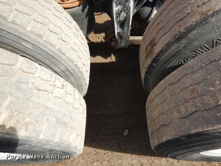 image for item DF6793 1997 Freightliner FLD120  semi truck