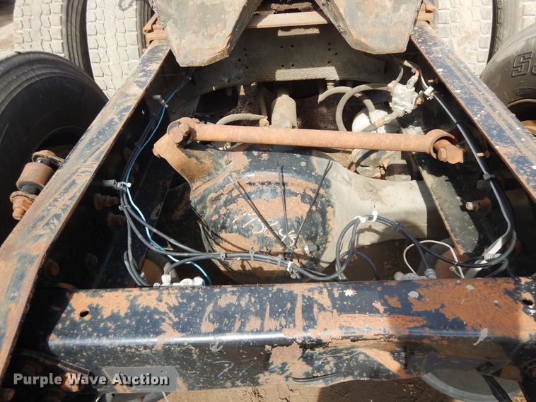 image for item DF6793 1997 Freightliner FLD120  semi truck