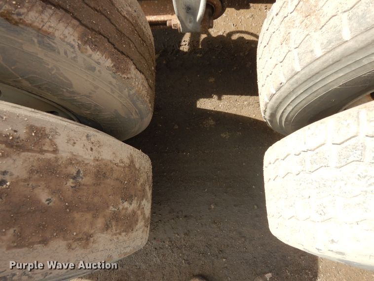 image for item DF6793 1997 Freightliner FLD120  semi truck