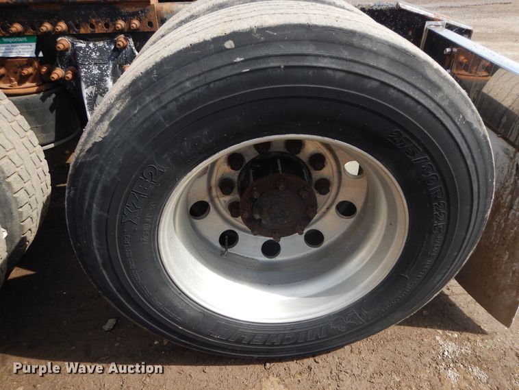 image for item DF6793 1997 Freightliner FLD120  semi truck